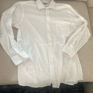 Men’s VanHeusen Dress Shirt 32/33
